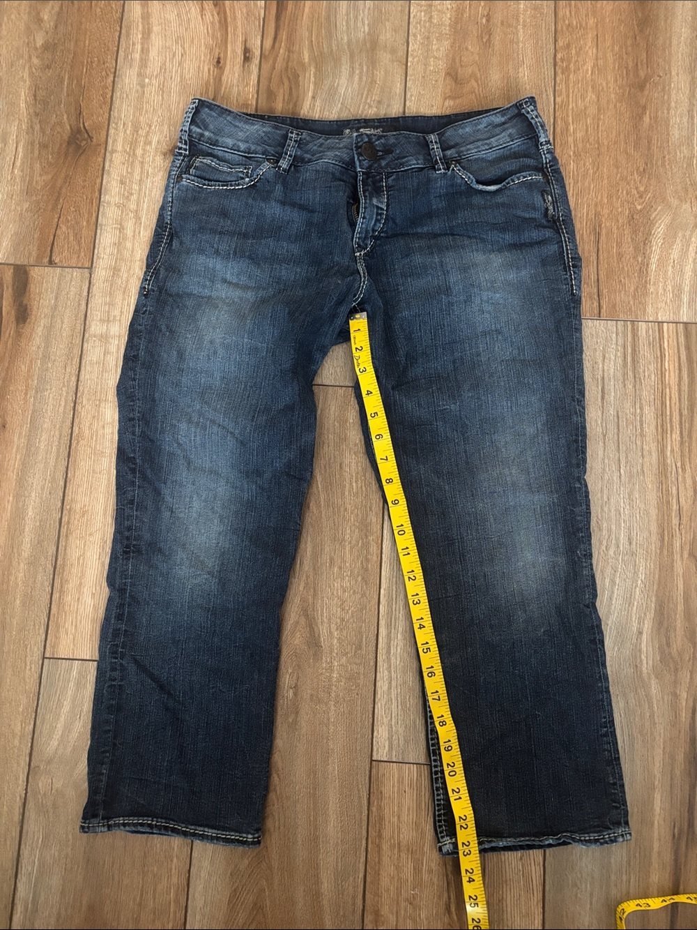 Silver Jeans Co. Suki Mid Rise Curvy Fit Capri Jeans - Dark Wash size 33